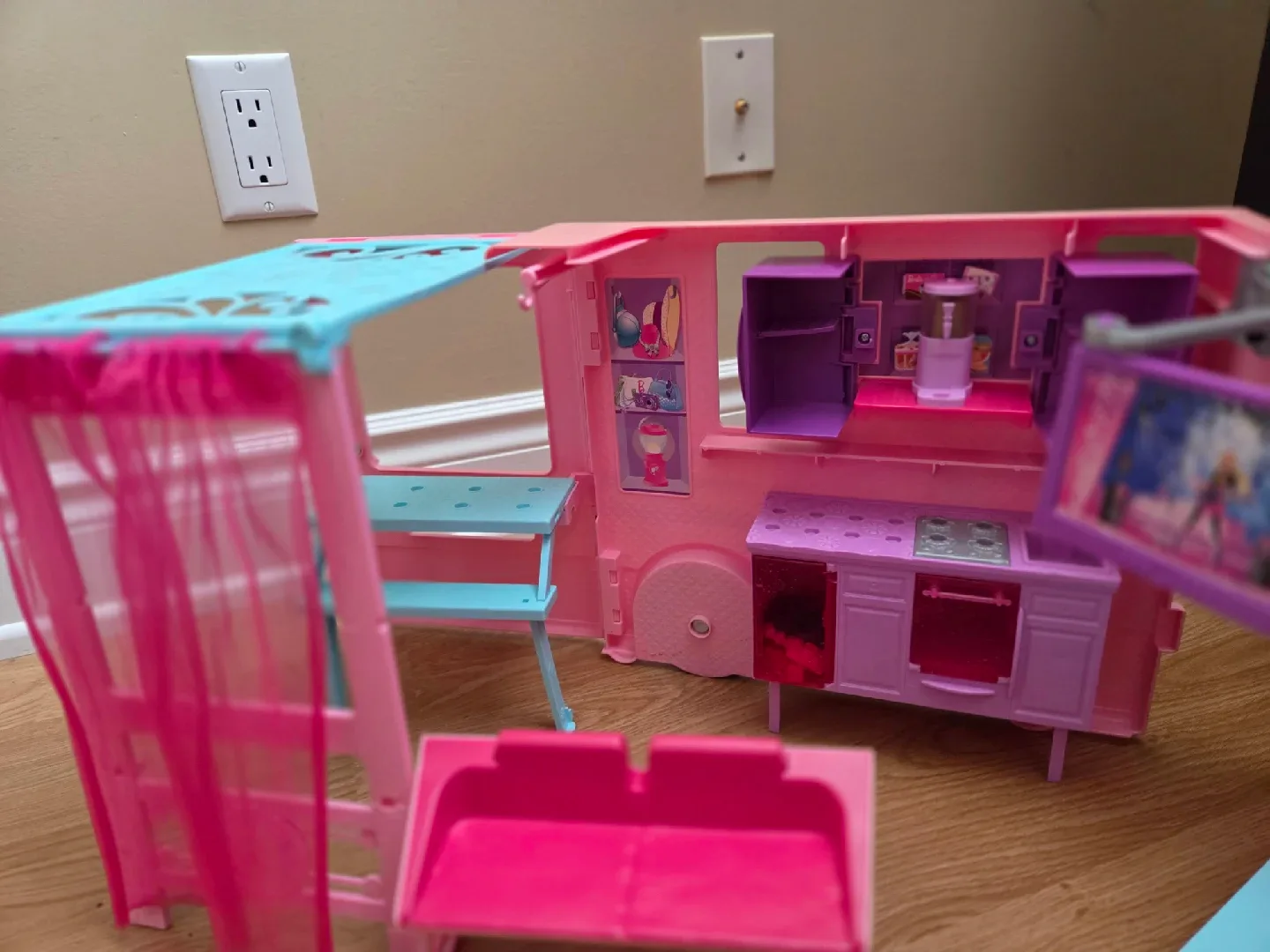 Barbie Camper & Pool Playset image indicator(7)