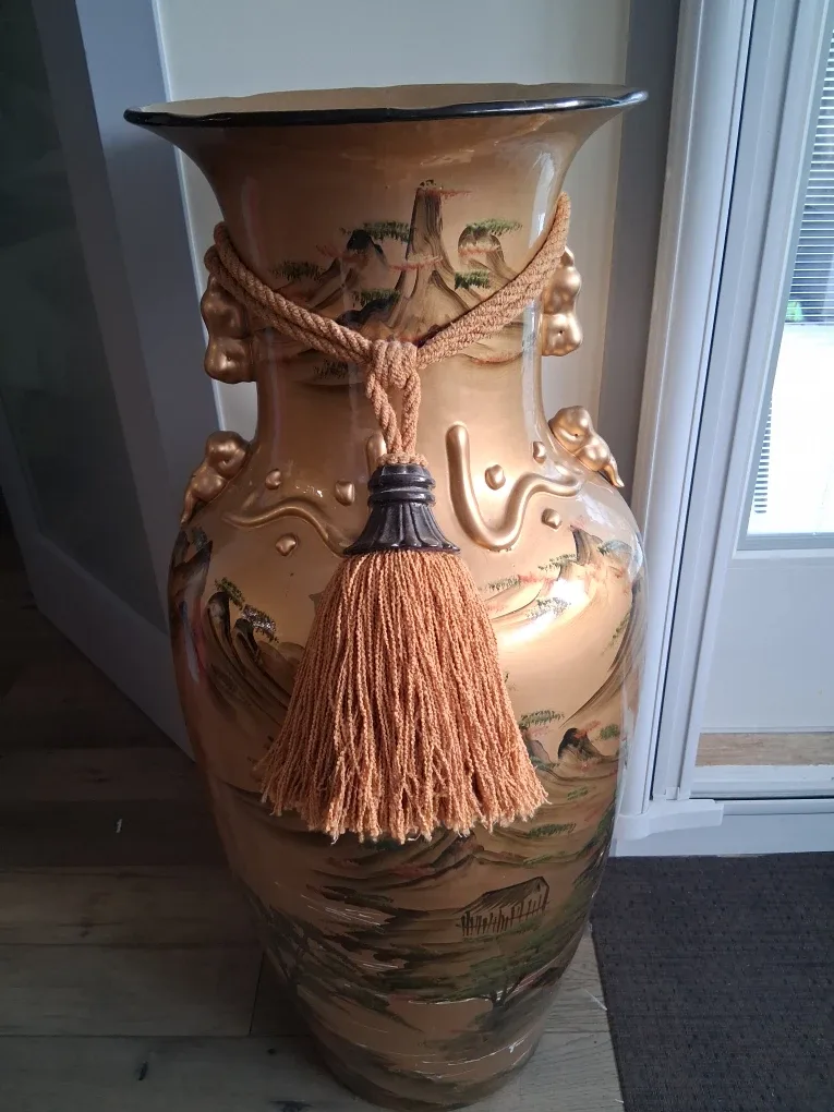 Large Decorative Gold Vase image indicator(7)