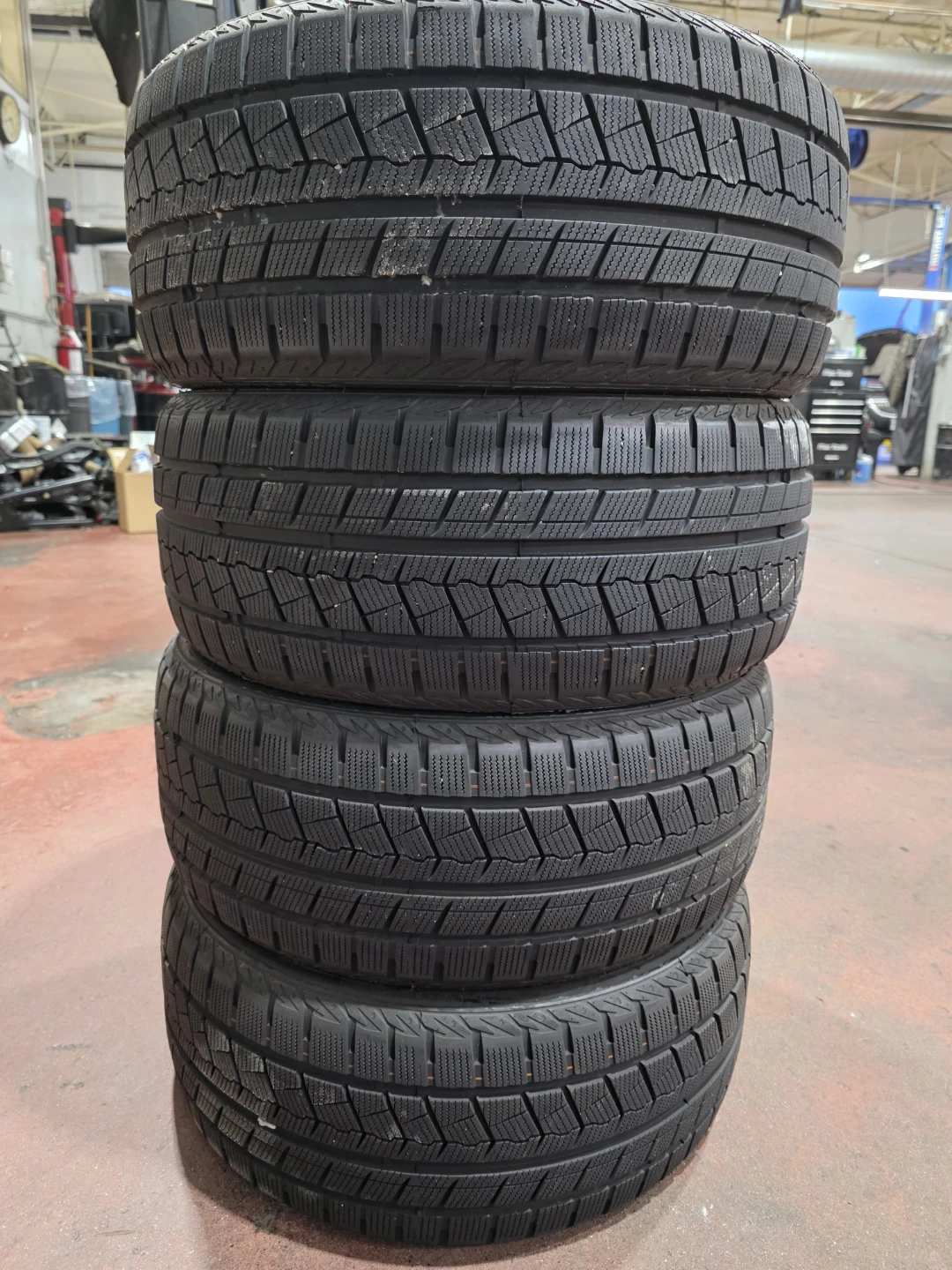 Snowflower 225/40R18 Winter Tires - Set of 4