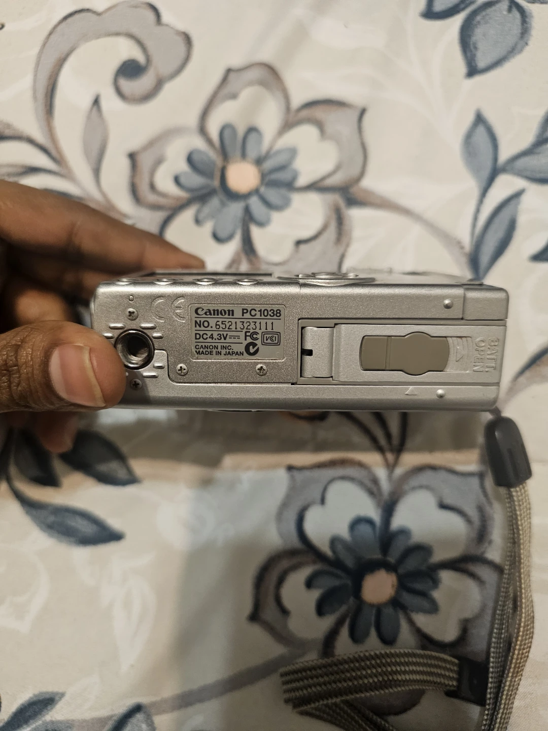 Canon PowerShot S400 Digital ELPH Camera - photo 3
