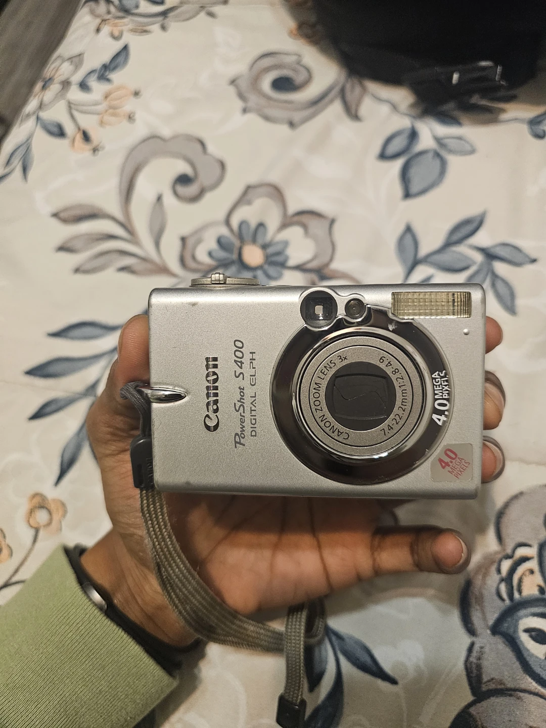 Canon PowerShot S400 Digital ELPH Camera