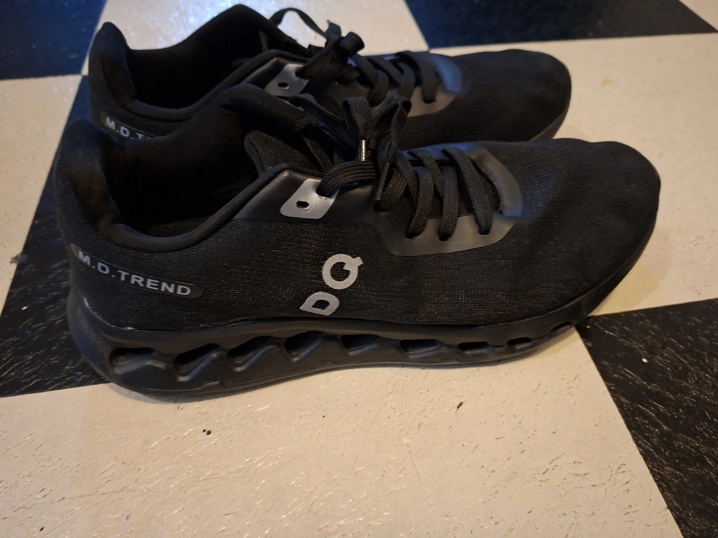 M.D. Trend Black Running Shoes