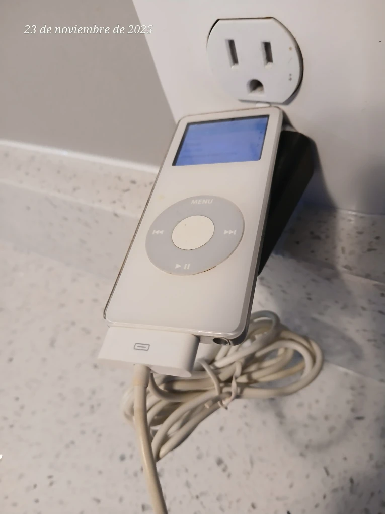 2GB Nano ipod 2nd Generation - photo 2