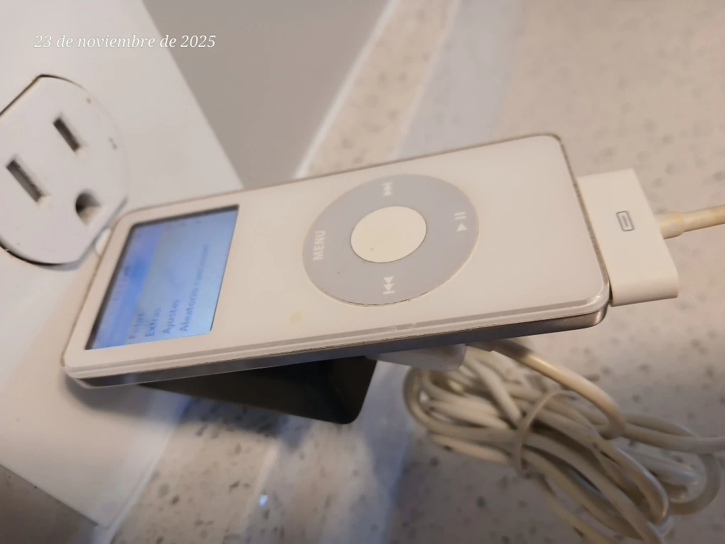 2GB Nano ipod 2nd Generation - photo 4