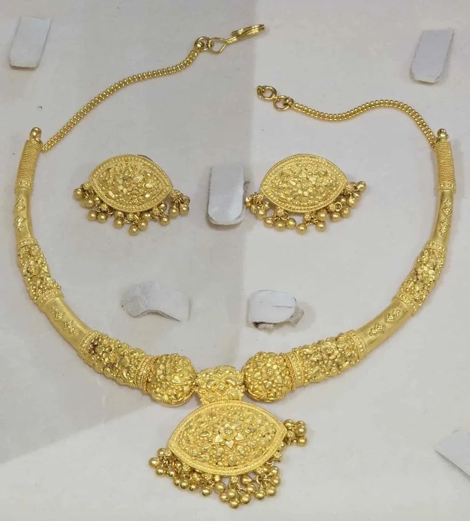 Antique Gold Necklace and Earring Set image indicator(2)