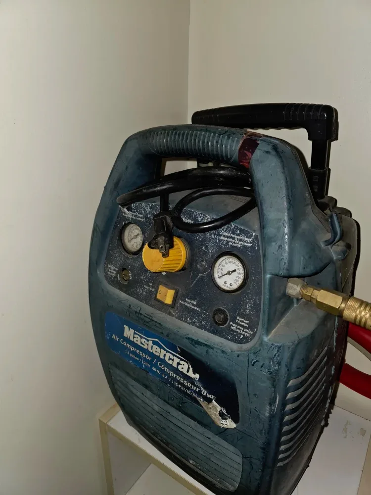 Mastercraft 1.5 Gallon Air Compressor