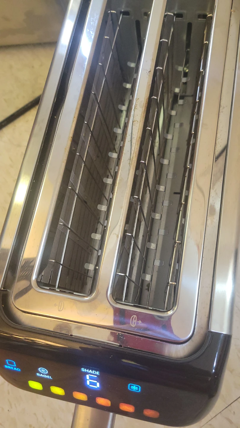 Chefman Smart Touch 4-Slice Digital Toaster. - photo 3