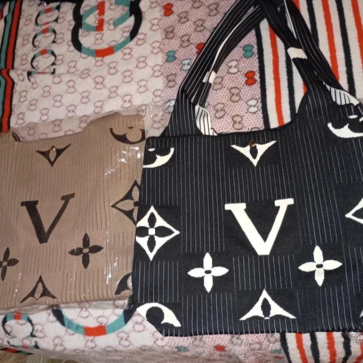 V shoulder bag