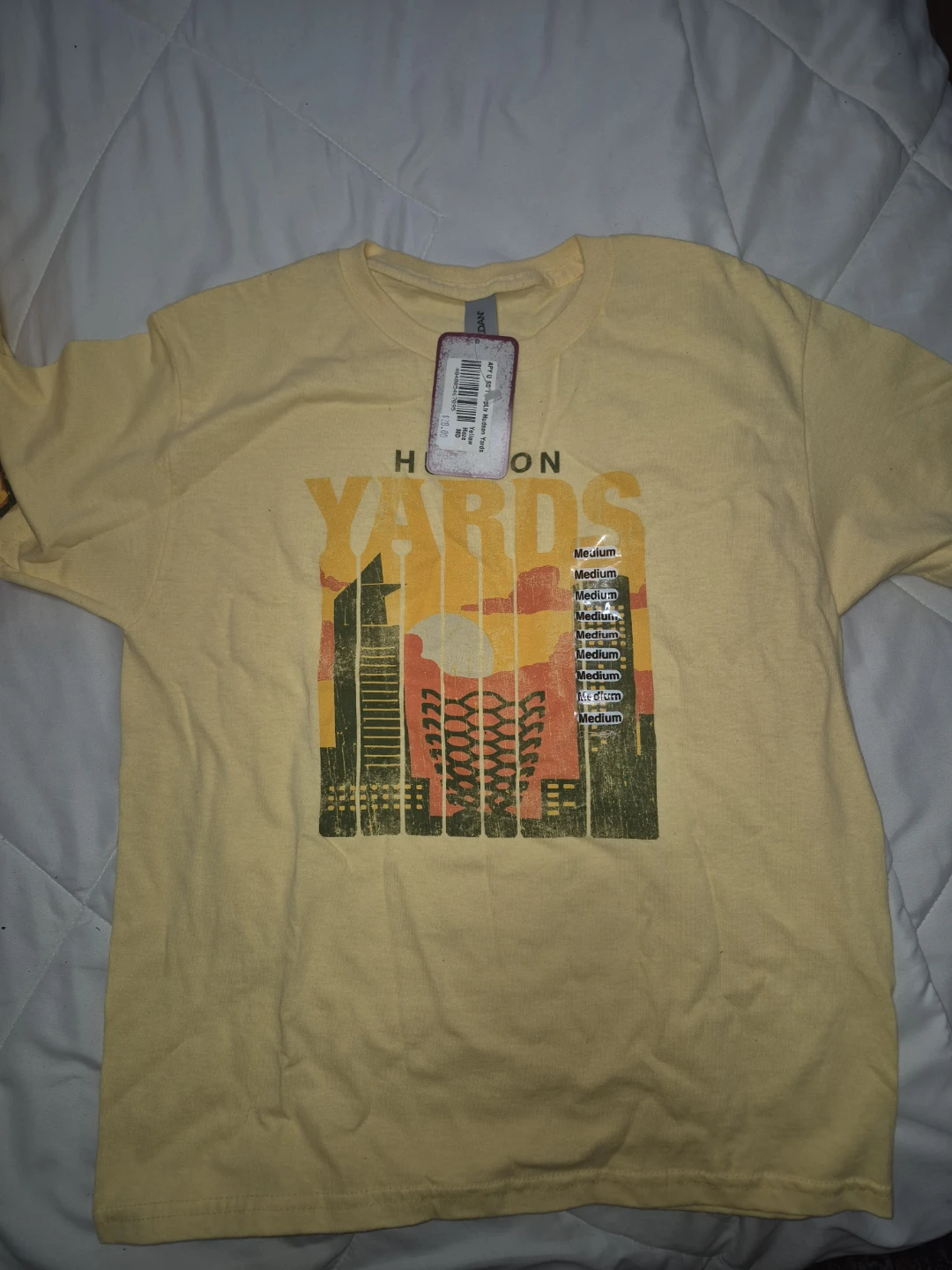 Gildan Hudson Yards T-Shirt - Size Medium