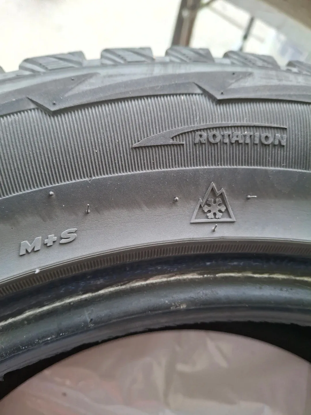 Hankook Winter i*Pike RW11 Tire 225/65R17 image indicator(4)