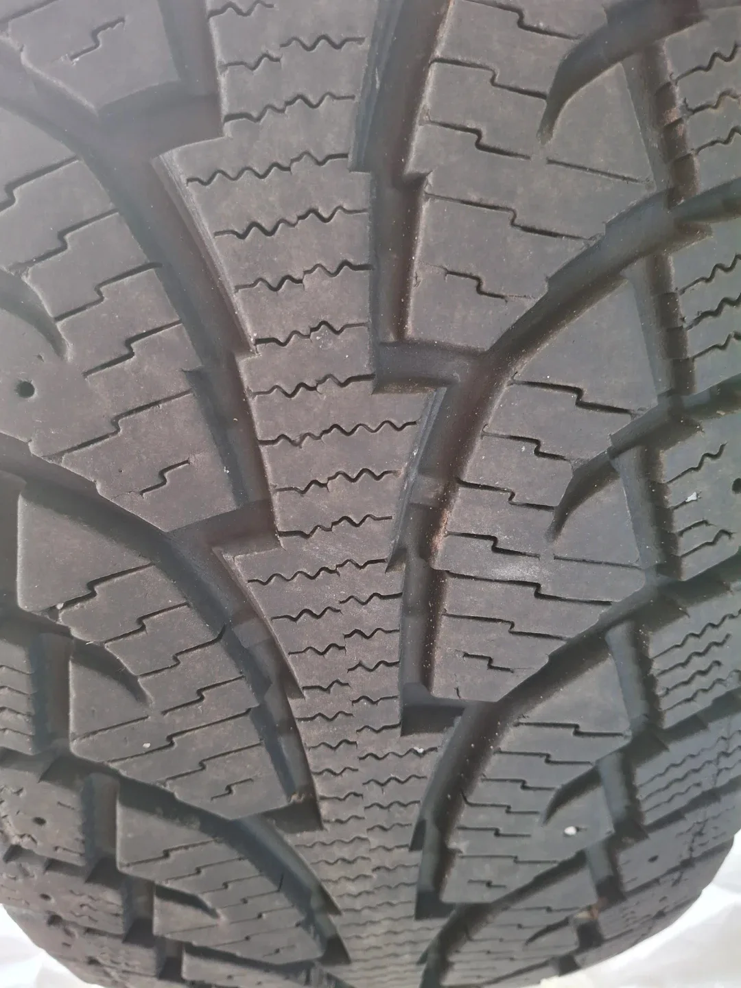 Hankook Winter i*Pike RW11 Tire 225/65R17 image indicator(5)