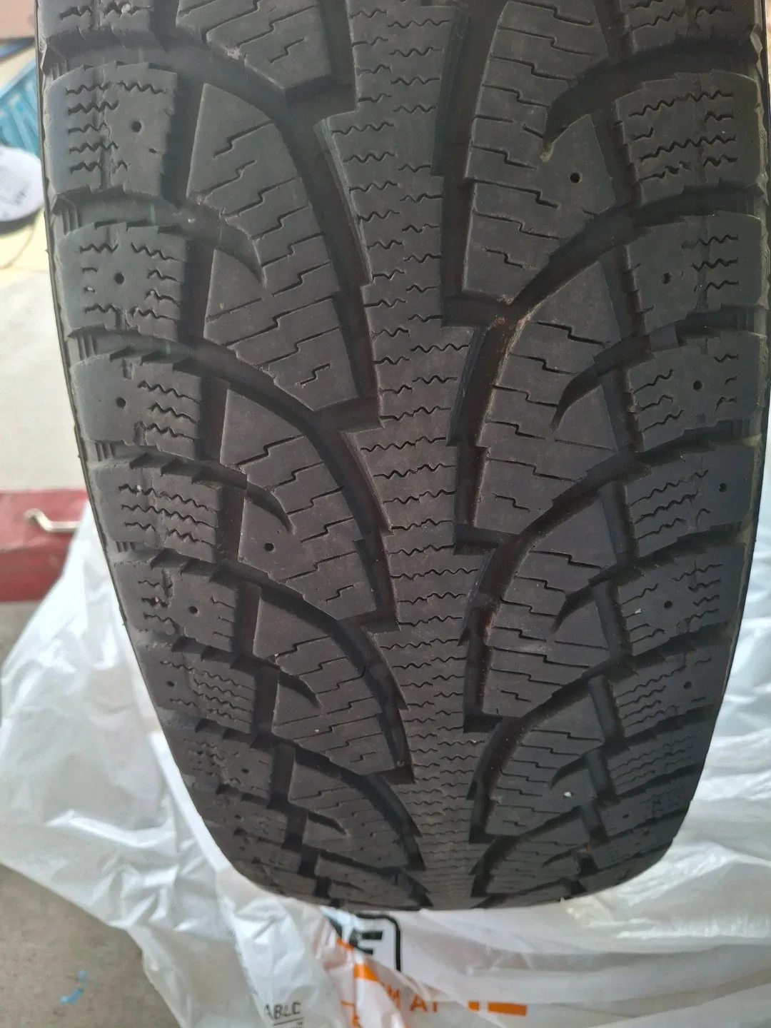 Hankook Winter i*Pike RW11 Tire 225/65R17 image indicator(6)