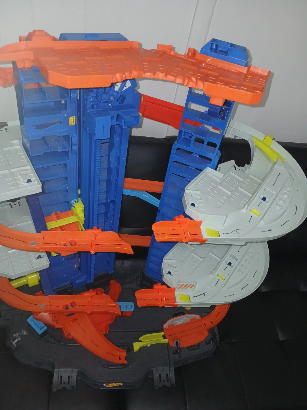 Hot Wheels Ultimate Garage Playset - photo 3