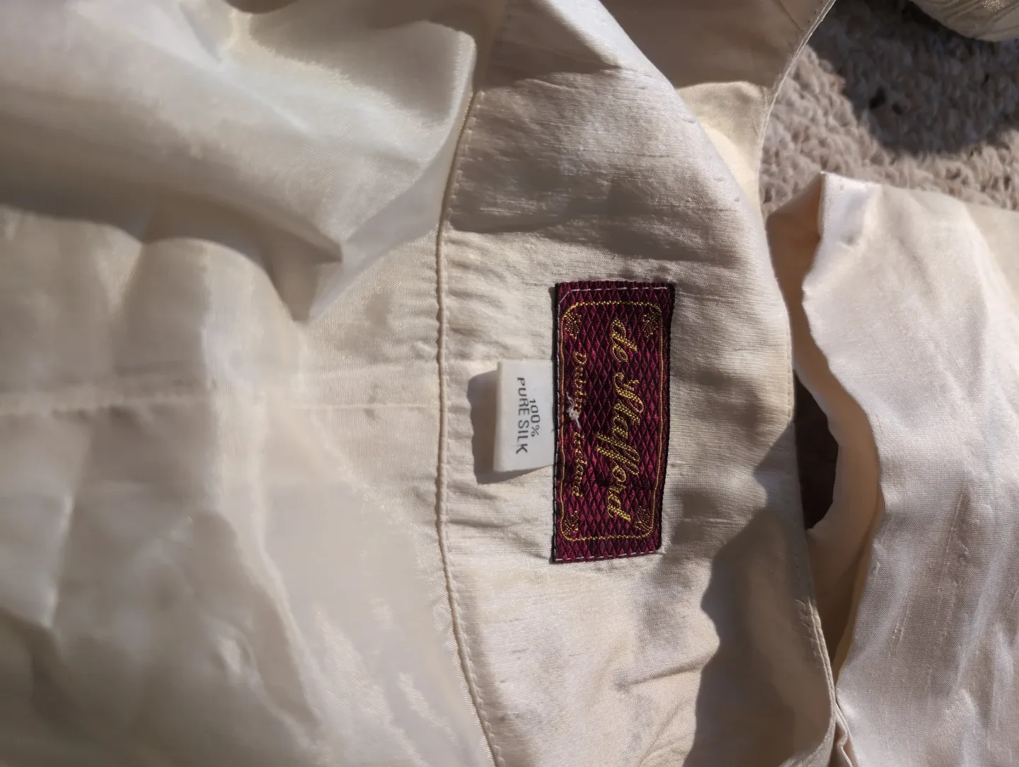 De Stafford 100% Silk Wedding Dress image indicator(4)