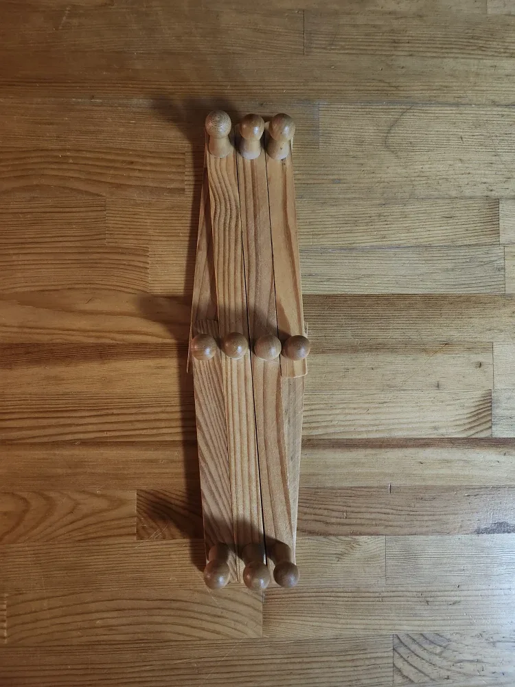 Wooden Accordion Peg Rack image indicator(4)