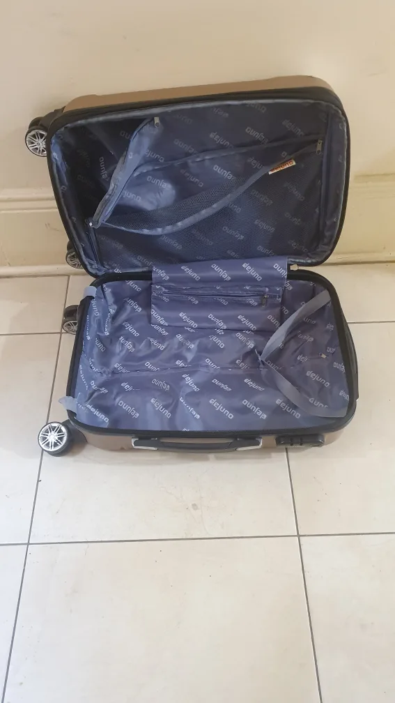 Carry-On spinner suitcase image indicator(4)