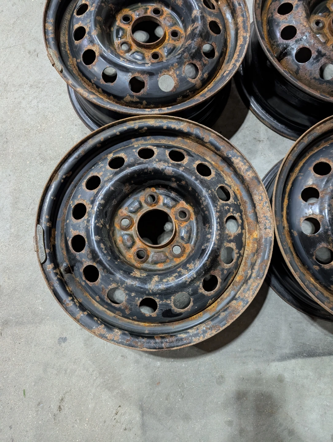 (4)-15 Inch Steel Rims 5x114.3 Off 2015 Hyundai Elantra - photo 2