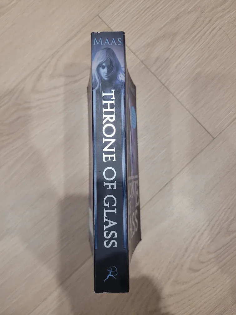 Throne of Glass book image indicator(2)