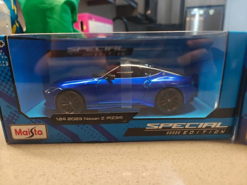 Maisto Diecast Cars: Aventador Roadster & Nissan Z