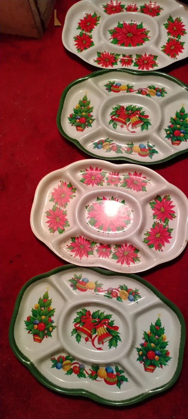 Christmas themed divided serving trays image indicator(2)