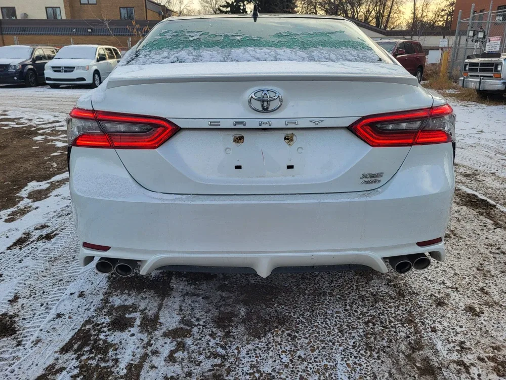 Toyota Camry Sedan - White image indicator(9)