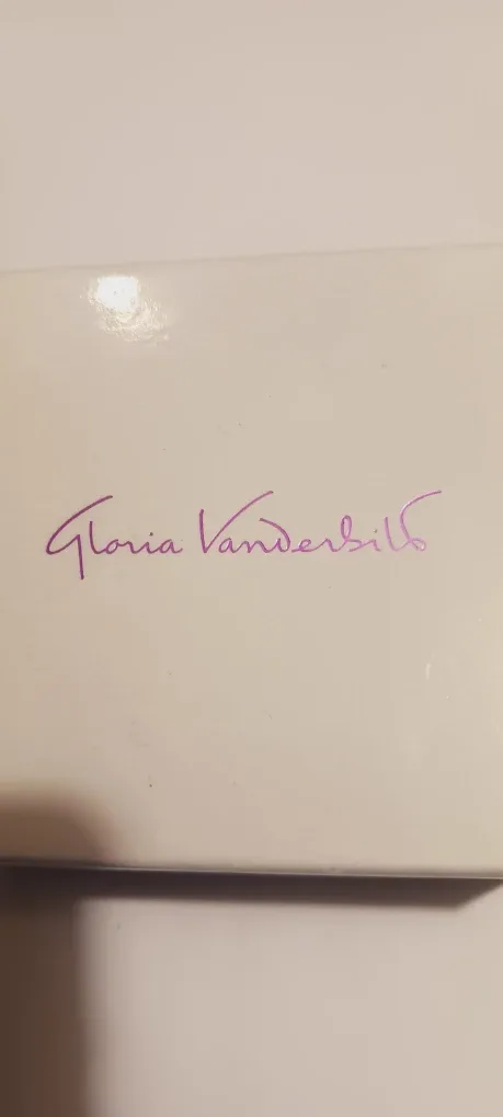 NEW !! NIB !! GLORIA VANDERBILT Bee Brooch image indicator(3)