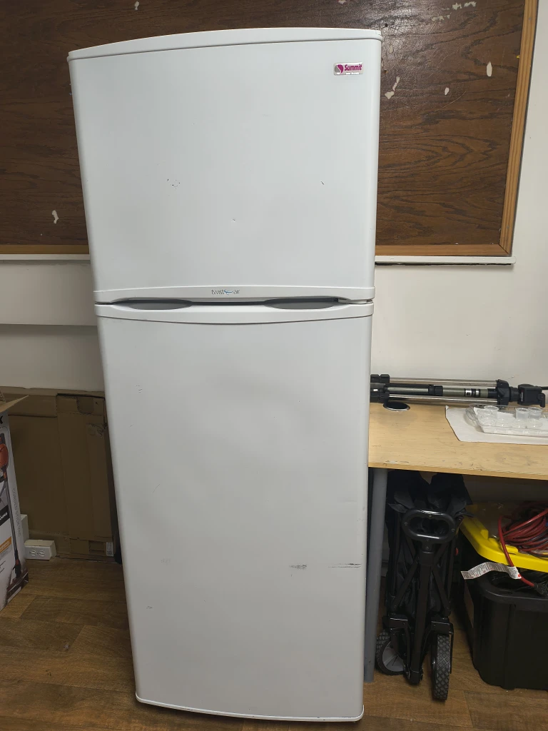 White Refrigerator twist air - photo 3
