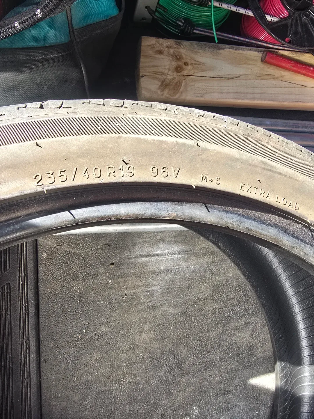 Uniroyal Tire - 235/40R19 image indicator(4)