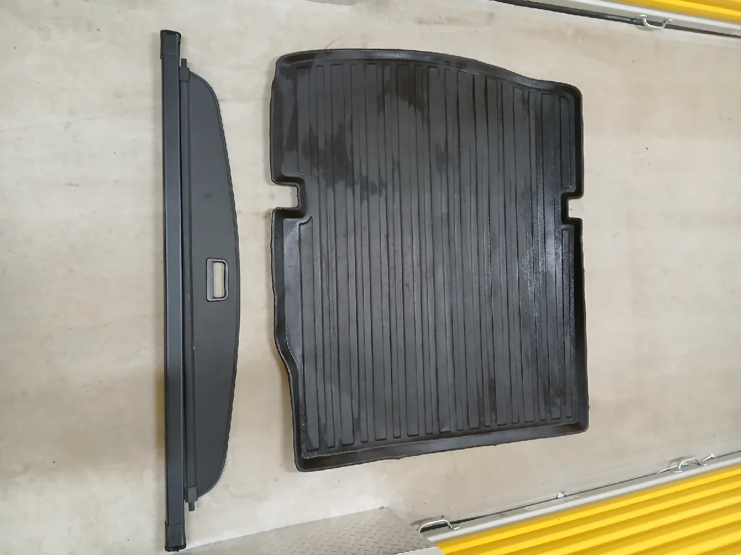 Dodge Durango Cargo Cover + Trunk Mat image indicator(2)