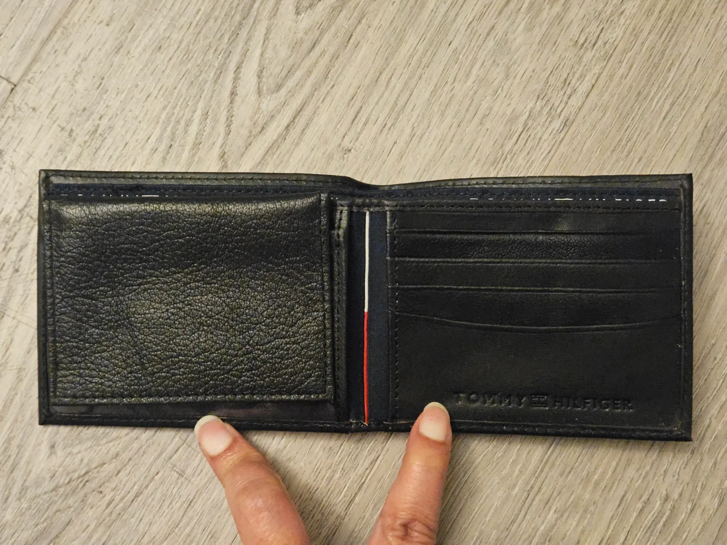 Tommy Hilfiger Black Leather Wallet image indicator(2)