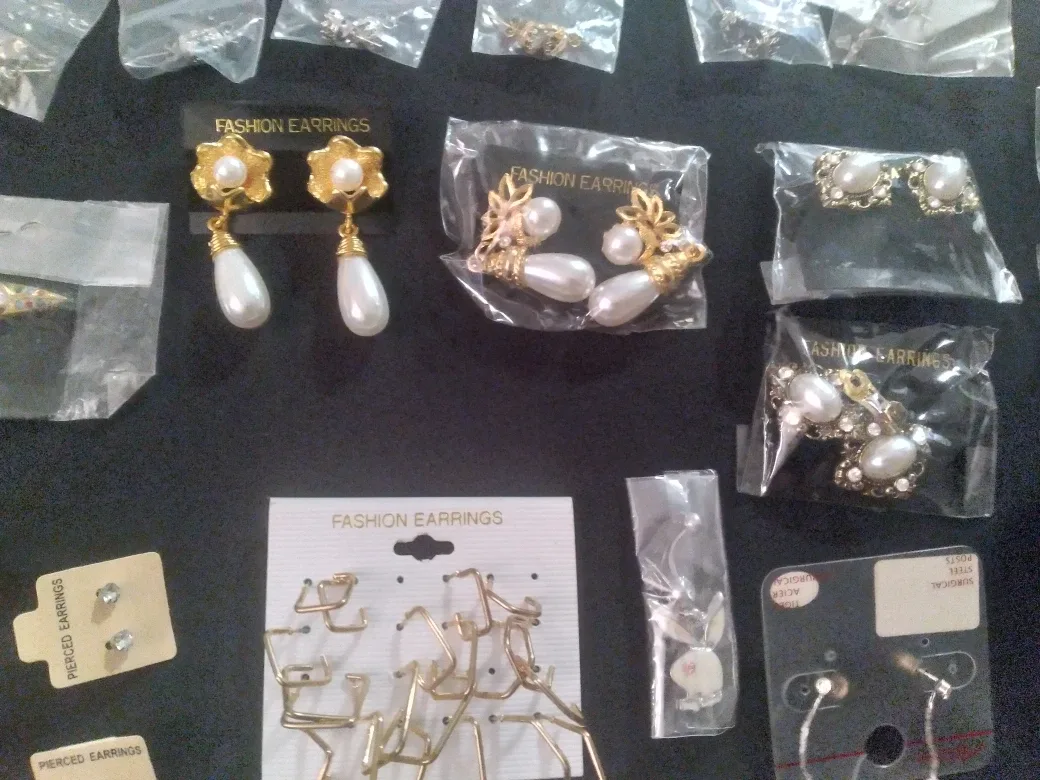 Large collection of new earrings image indicator(3)