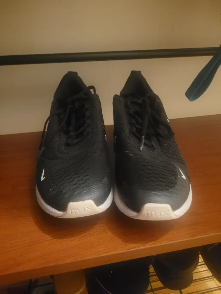 Nike Air Max 270 Youth Size 6Y Black image indicator(2)