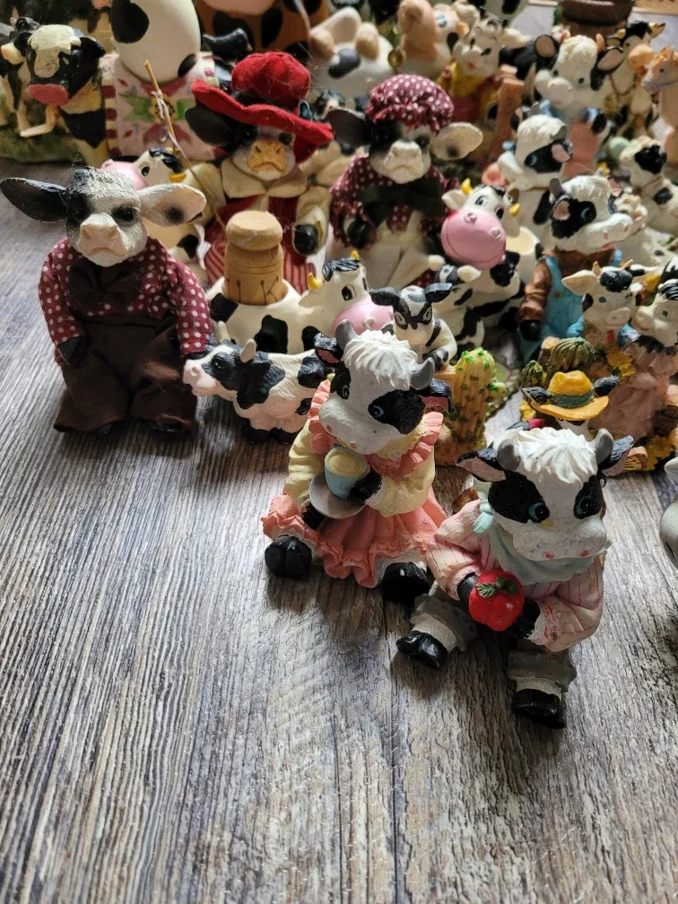 Cow-themed Decor Collection image indicator(8)