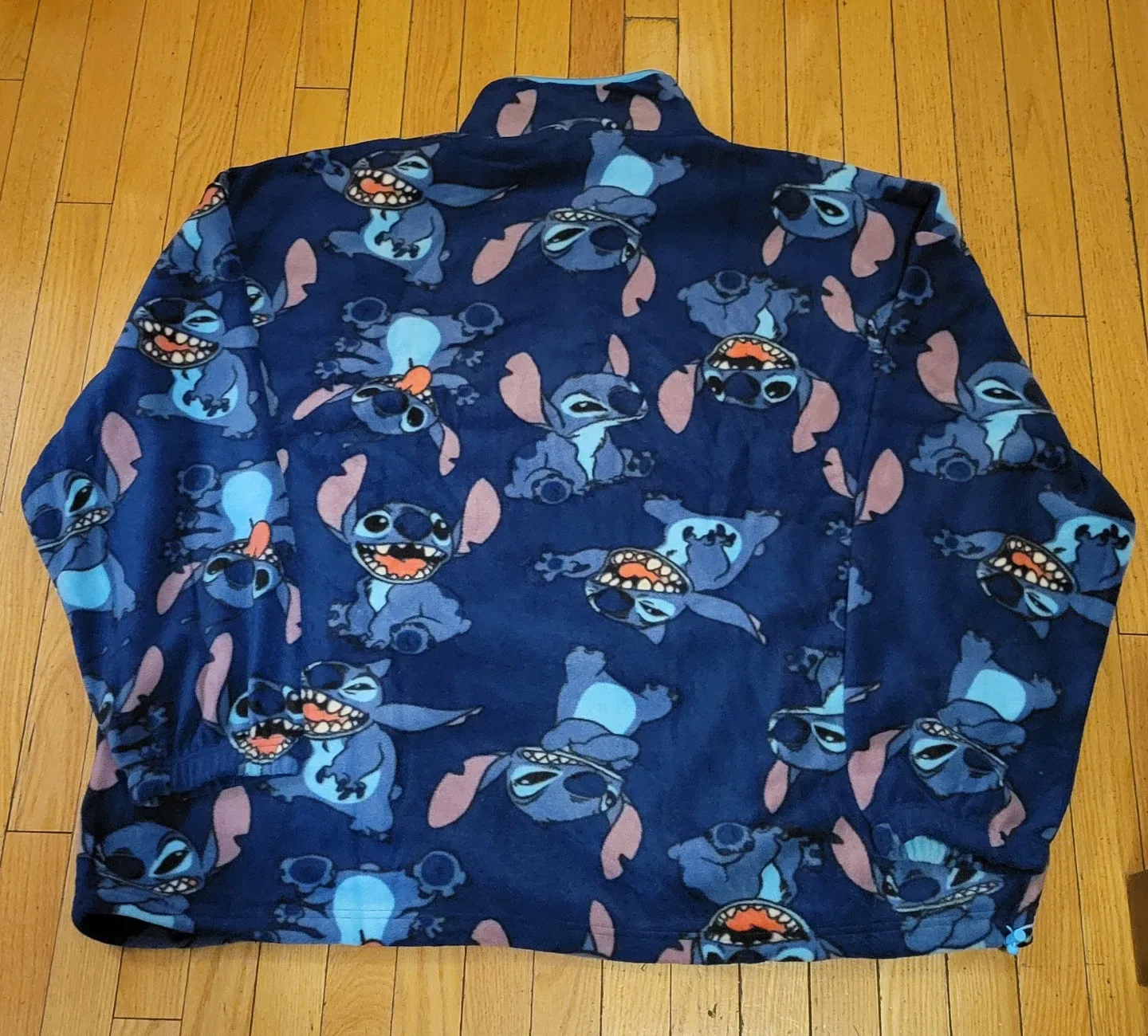 Disney Stitch XXXL Fleece Pullover - New in Package! image indicator(2)
