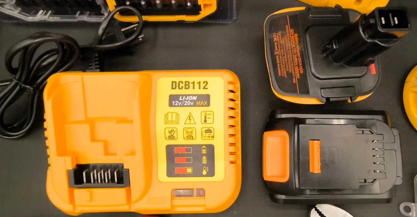 DeWalt Drill & Impact Driver Combo Kit image indicator(9)