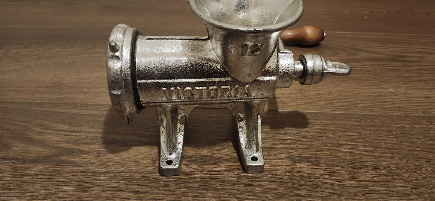 Victoria Cast Iron Meat Grinder, Number 12 - photo 2
