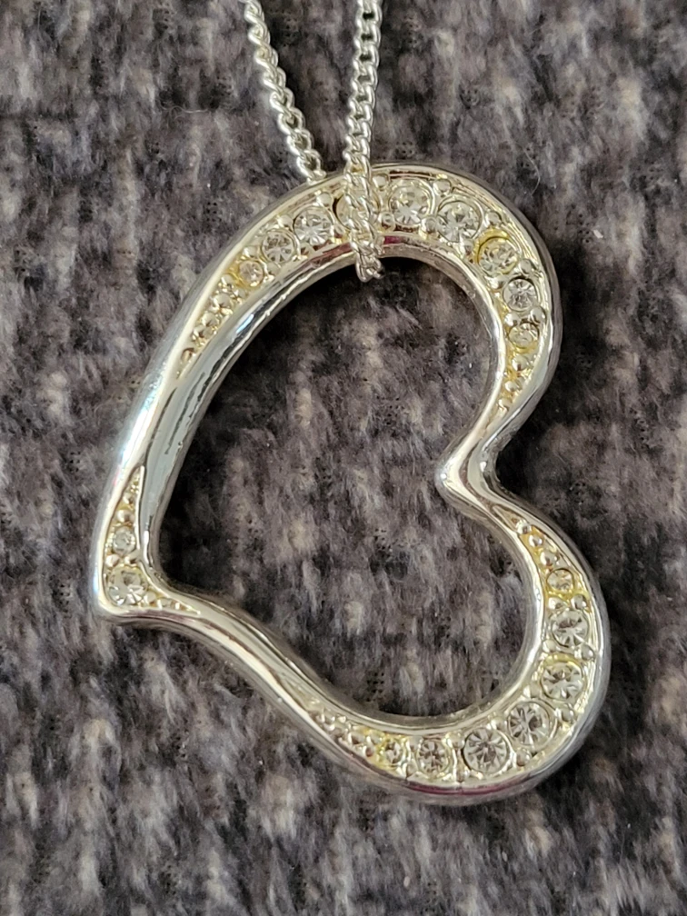 Avon Sparkling Floating Heart Necklace