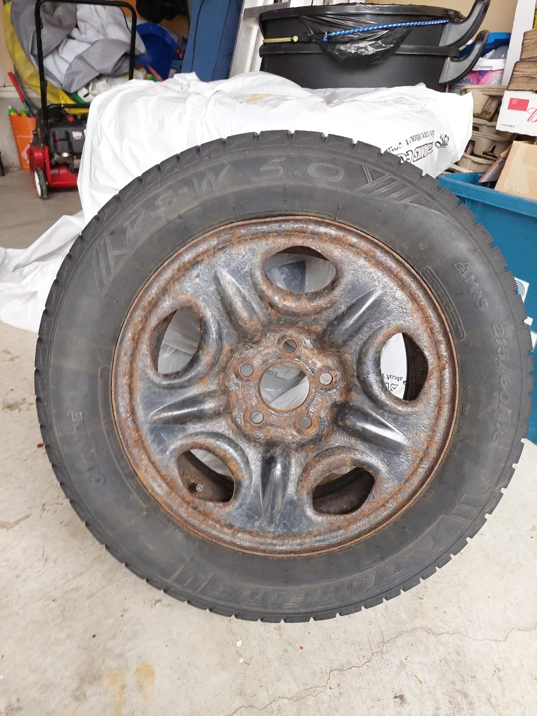 215/60R16 Winter Tire on Rim image indicator(2)