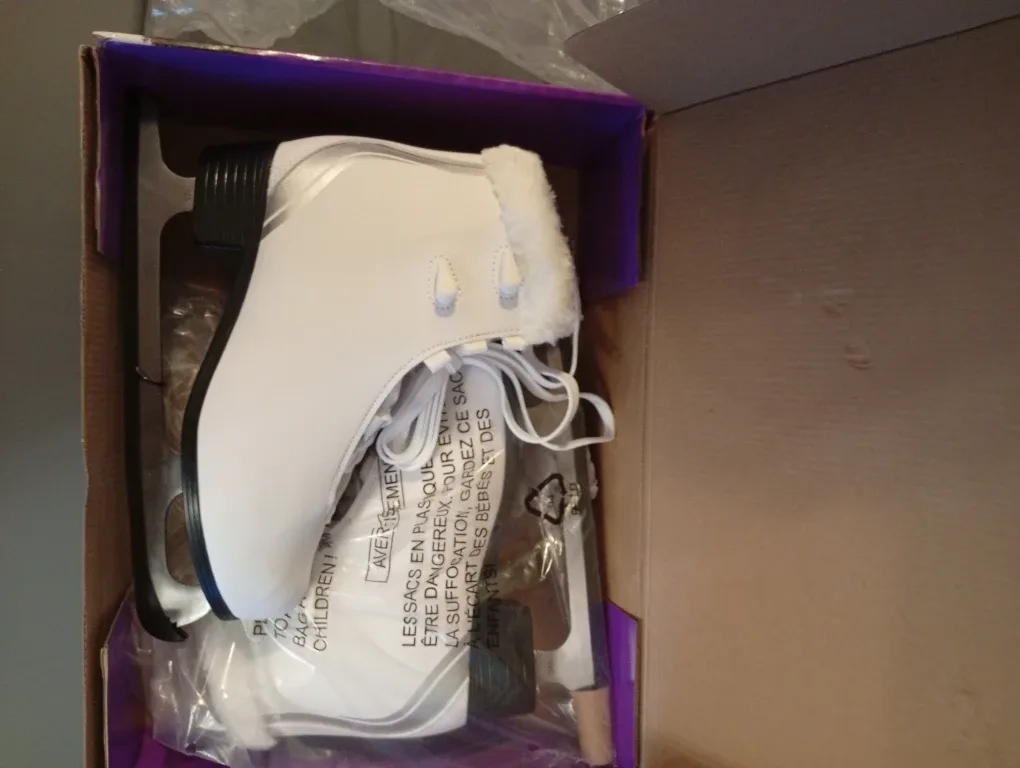 New Lilyboo Figure Skates - Senior Size 6