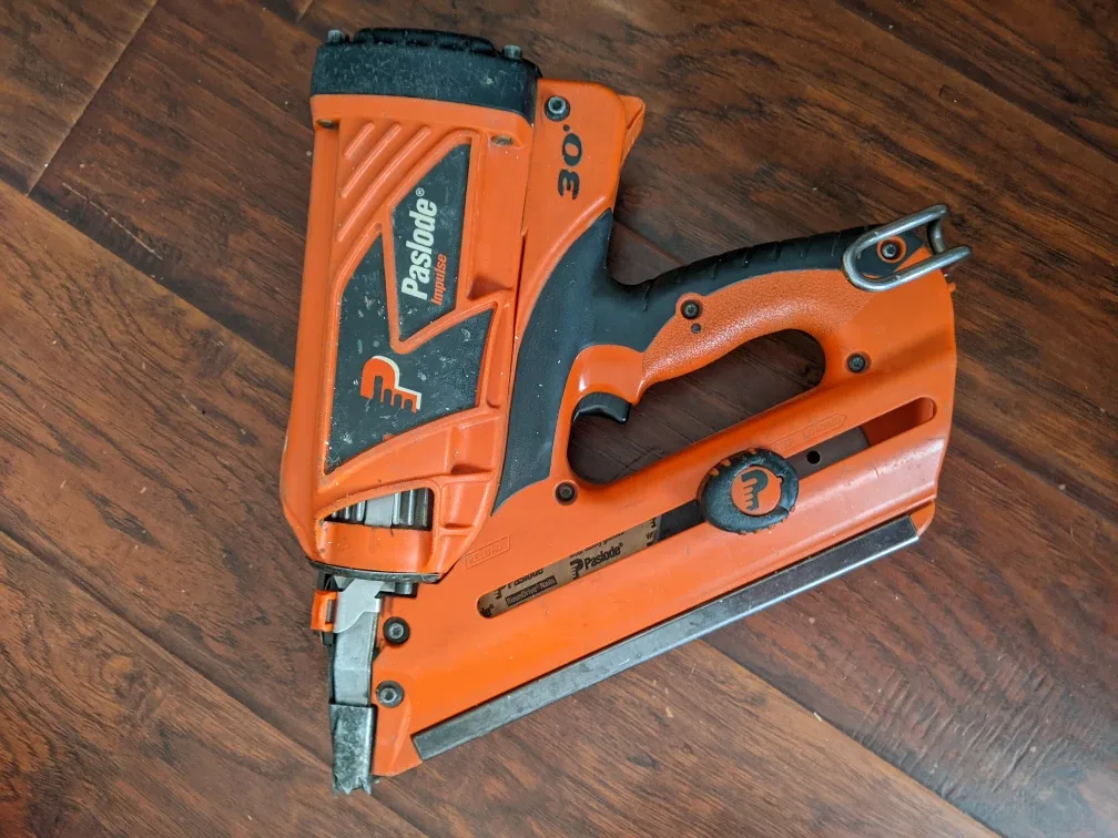 Paslode Impulse 30 Degree Cordless Nail Gun