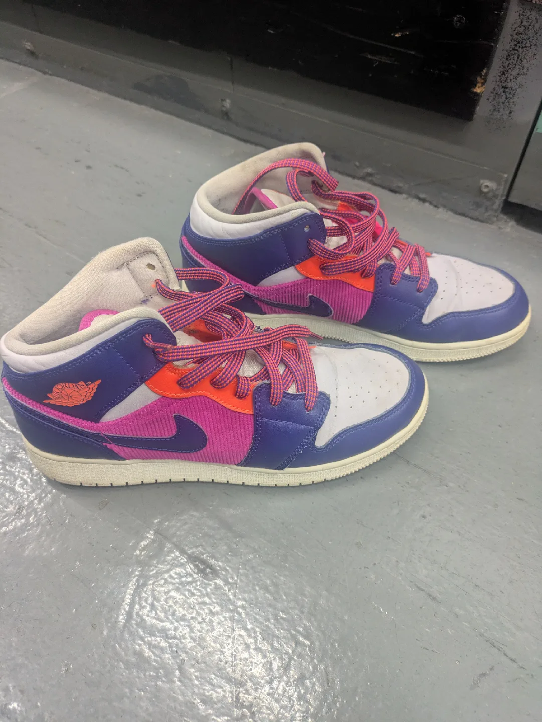 Air Jordan 1 Mid GS 'Regency Purple Fire Pink' image indicator(2)