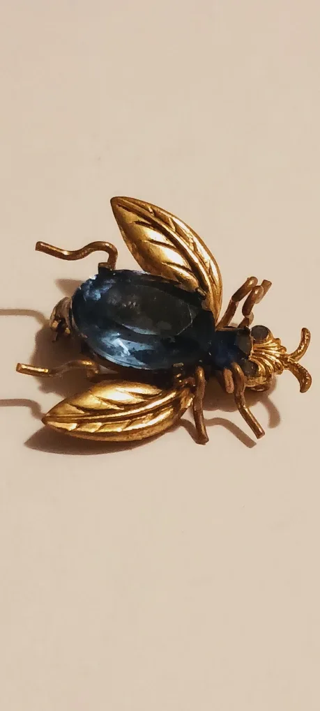 Beautiful Czechoslovakian Crystal Glass Fly Brooch image indicator(3)