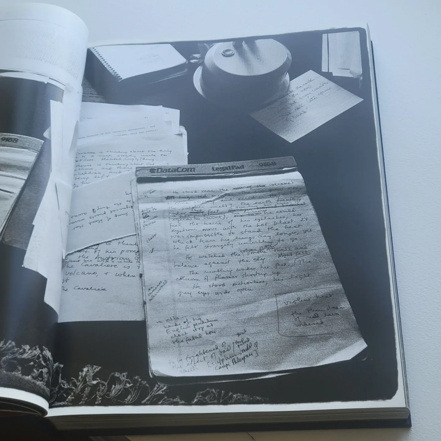 Annie Leibovitz A Photographer's Life  Hardcover Blue Book image indicator(5)