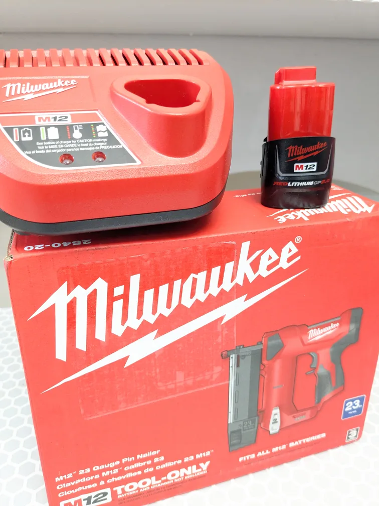 M12 Milwaukee 23GA Cordless Pin Nailer Combo Kit image indicator(3)