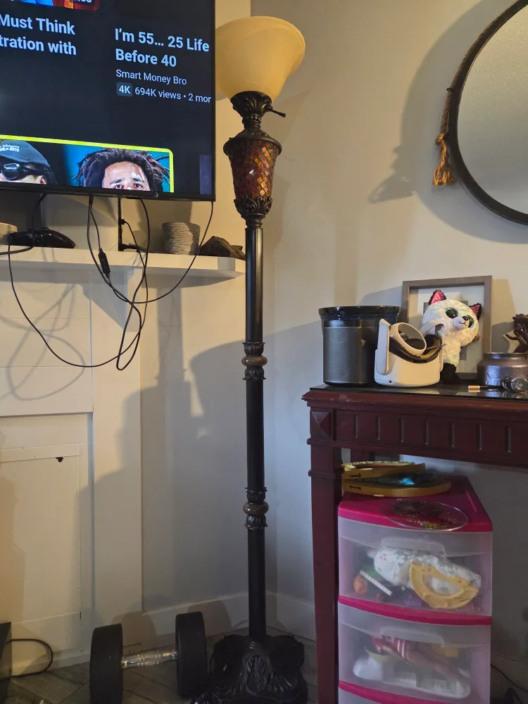 Floor Lamp - Great Condition image indicator(2)