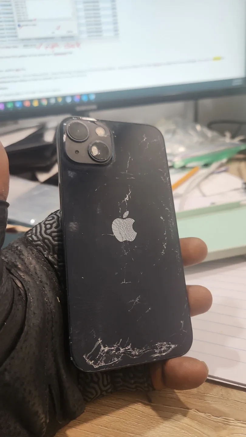 iPhone 13 -  84% BH minor crack at d back image indicator(3)