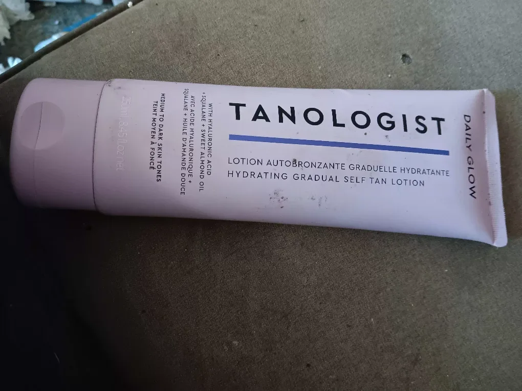 Tanologist Daily Glow Hydrating Self Tan Lotion image indicator(2)
