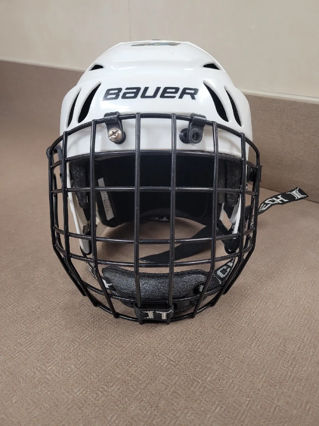 Bauer Hockey Helmet - White for kids 🥕 thrifty pick thumbnail