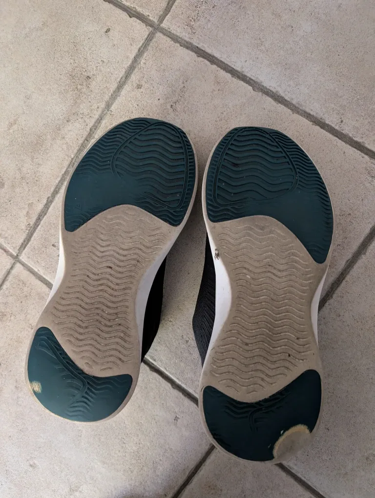 Vessi Men's Slip On Shoes image indicator(2)