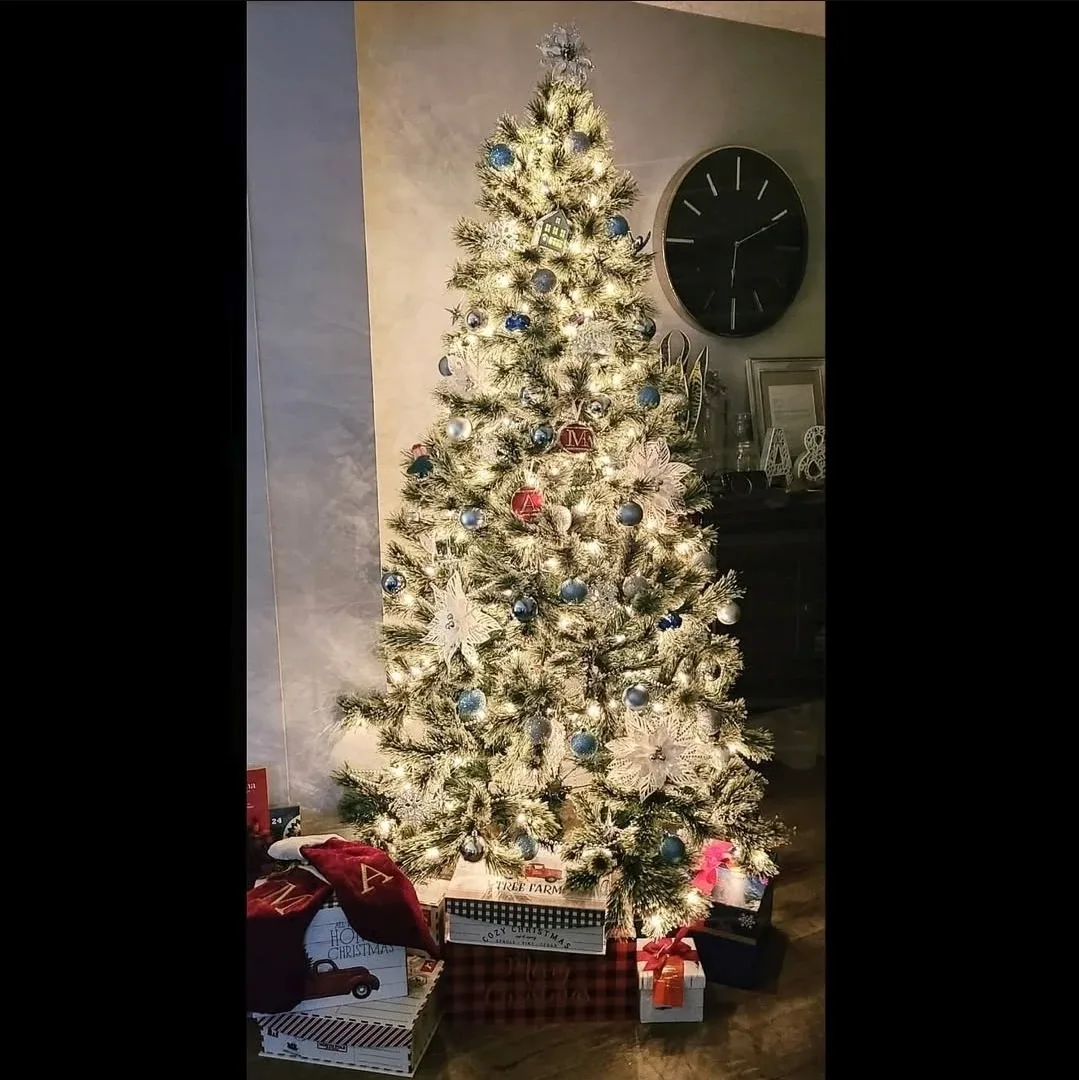 7 foot artificial  christmas tree. 🥕 image indicator(3)